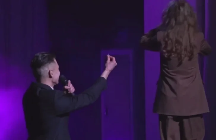 «Есть самая главная победа»: студент сделал предложение возлюбленной на сцене УУНиТ 