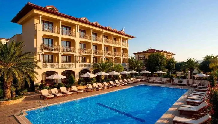 «В Турцию за 24 тысячи, в Эмираты – за 30». В России рухнули цены на путевки 