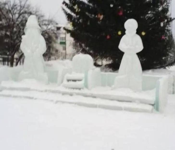 «Белебей – позорище». В соцсетях сравнивают, какой город хуже всех украсили к Новому году