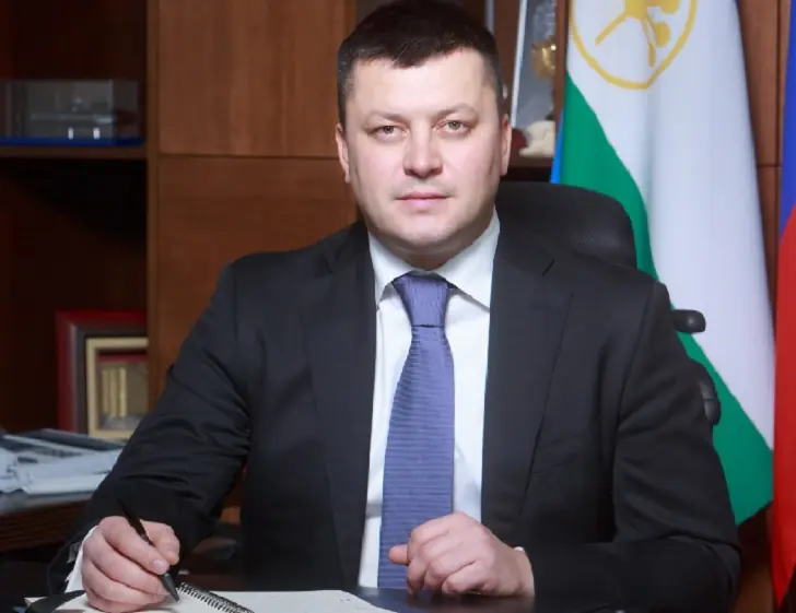 Мэр Уфы Мавлиев похвастался подарком от сына: что подарил ребенок?