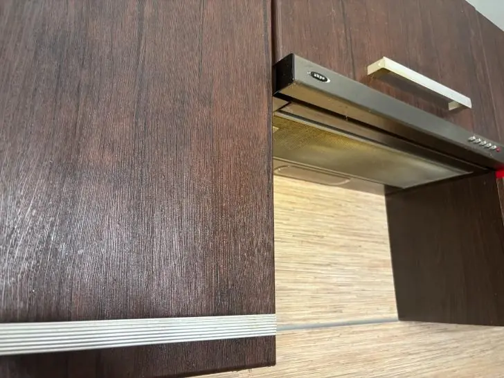 Кухонные шкафчики мою только так: 4 ложки, и жир уходит сам