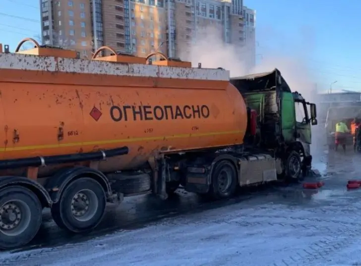 В Уфе загорелся бензовоз на проспекте Салавата Юлаева