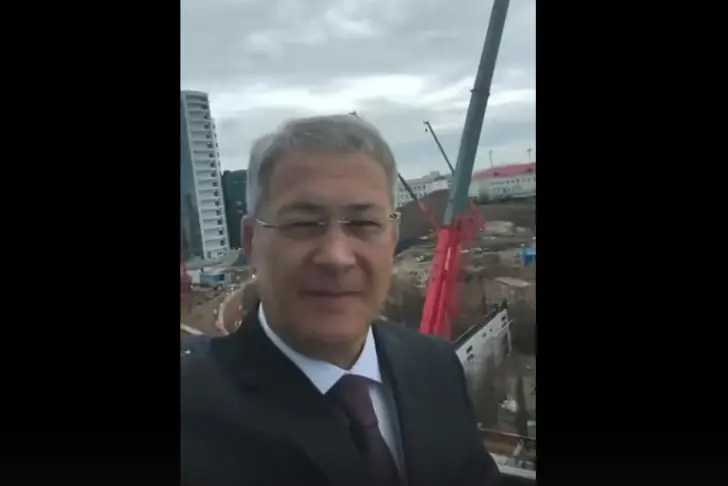 Уфимцы удивились, как Хабиров попал на стройку без каски