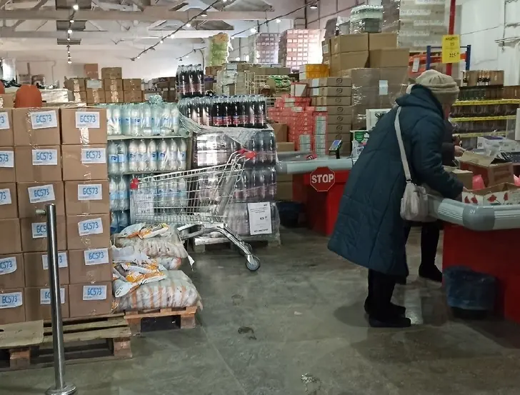 «Хочу такие же санкции в США!» Американка посетила русский магазин – ее поразило это