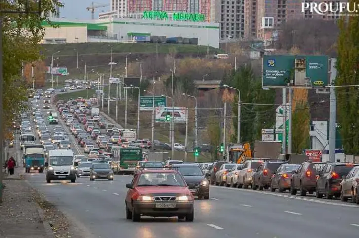 Восемь схем дорожного мошенничества: автоюрист перечислил главные угрозы для водителей
