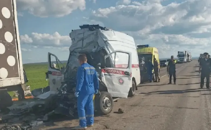Трое погибли в массовом ДТП с участием скорой помощи в Башкирии