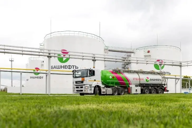 Глава Башкирии поздравил нефтяников и газовиков с их праздником