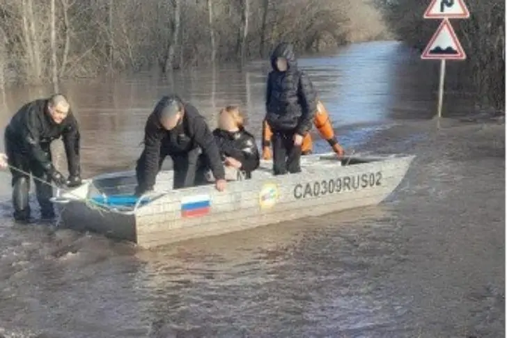 Очередной автомобиль из Башкирии унесло талыми водами