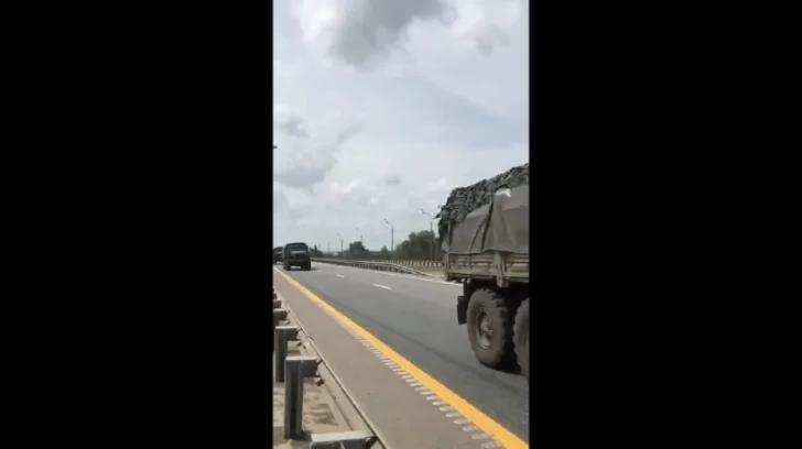 На трассе замечена длинная колонна ЧВК «Вагнер» на пути в Москву из Липецкой области