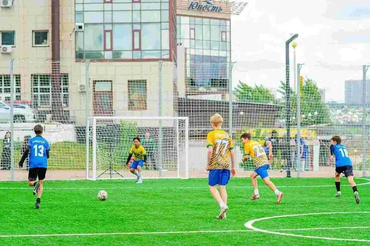 В Уфе открыли новое футбольное поле на набережной реки Белой