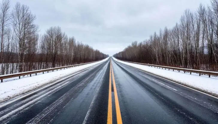 Из-за непогоды в Башкирии ввели ограничения движения на нескольких автодорогах