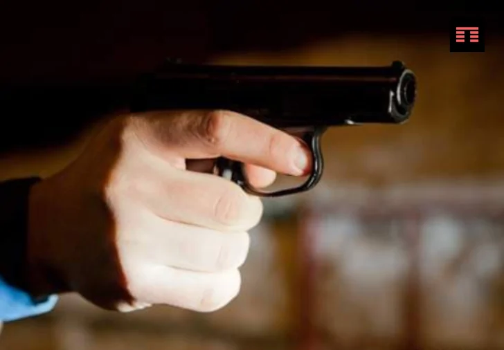 В Уфе полицейский выстрелил, но попал в себя