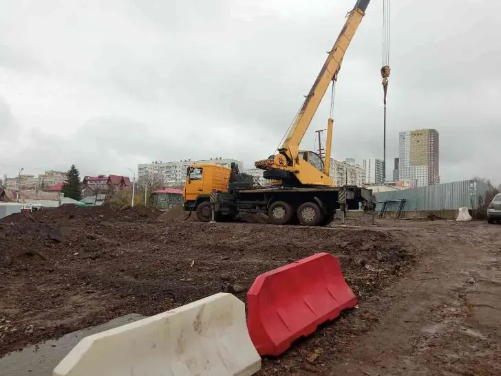 В Уфе начали строительство многоэтажного дома на пересечении Аксакова и Революционной