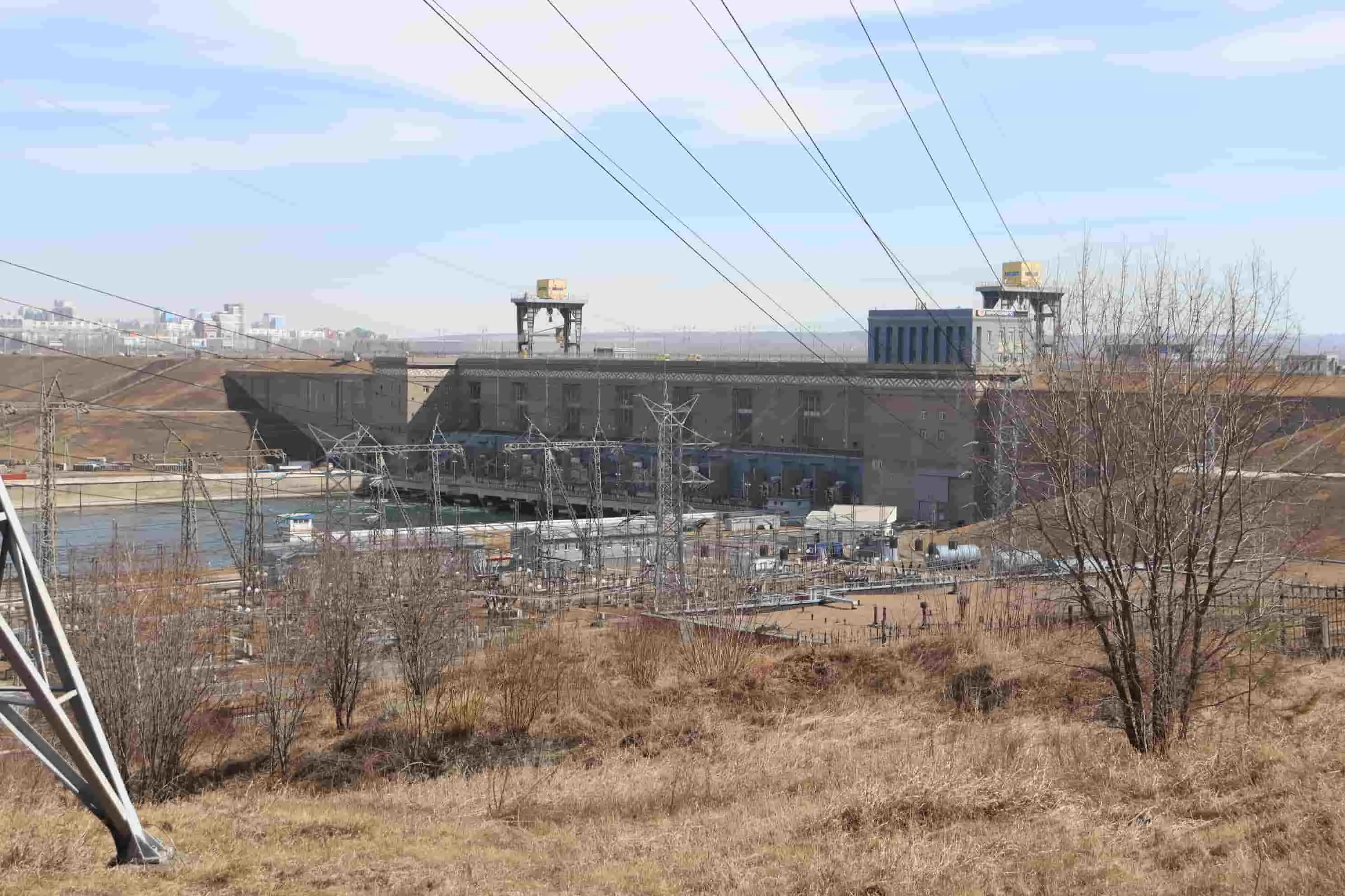 Волга превращается в ручей: из-за отсутствия осадков перестают работать ГЭС. Что дальше?