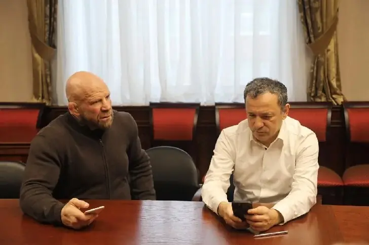 Джефф Монсон снялся в фильме о якутском айтишнике, ушедшем добровольцем на СВО 