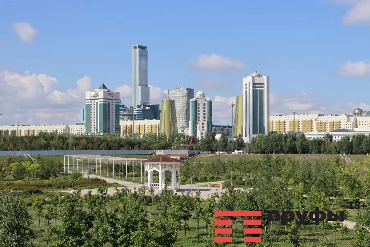 С одной стороны – Дубай, с другой – советские хрущевки. Что удивило россиянку в Казахстане   