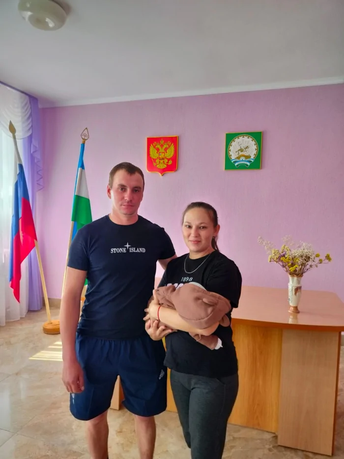 В Башкирии у молодой семьи родился сотый ребенок