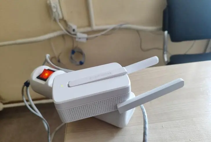 Обклеил роутер фольгой – теперь летает. Простое действие ускоряет Wi-Fi в 2 раза