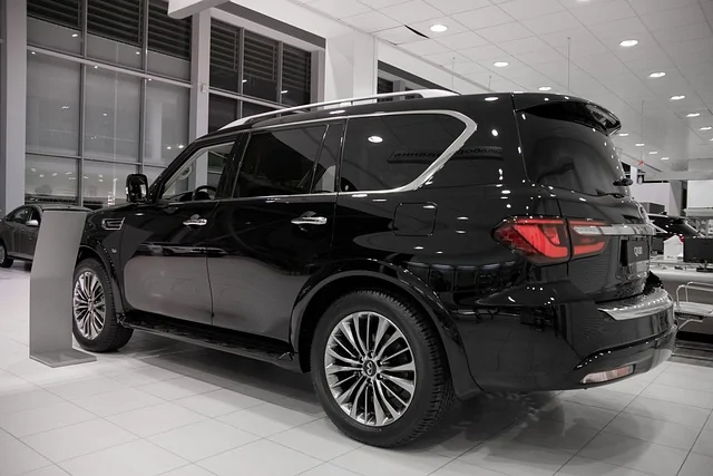 «Разбирают как горячие пирожки»: россияне побежали скупать новые автомобили  