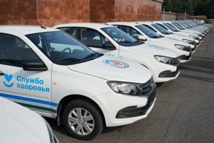 Глава РБ вручил новые автомобили главврачам башкирских больниц