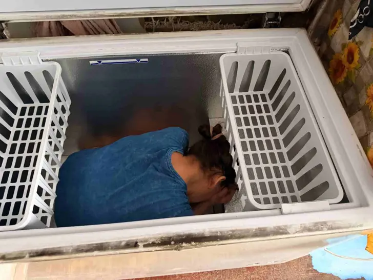 Горе-мать из Башкирии решила «пересидеть» приставов в холодильнике