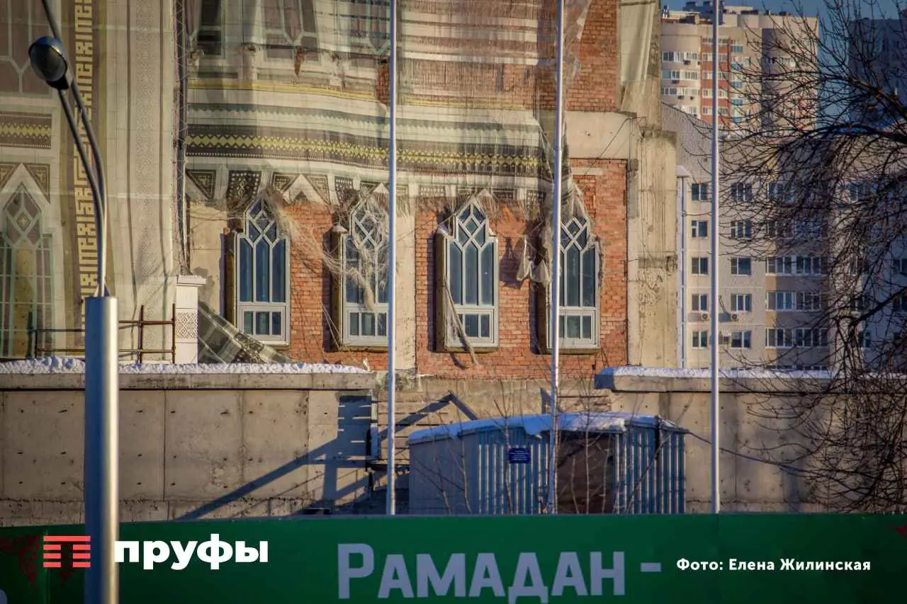 «Вдруг понимаешь, что заедаешь тревоги и стресс»: постящиеся в Рамадан рассказали об открывшейся им истине