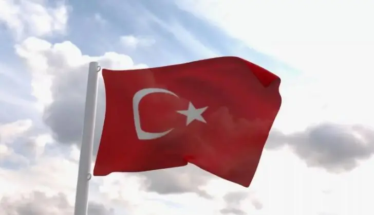 Турецкий военный самолет разбился на автотрассе