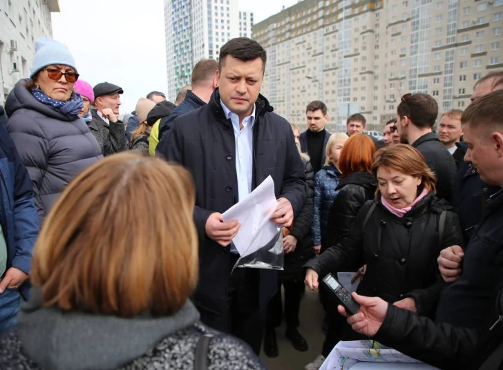 «Застройщики не могут договориться»: в географическом центре Уфы люди утопают в грязи по колено