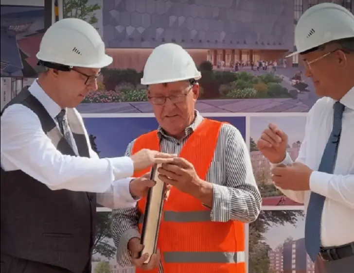 Радий Хабиров закопал послание в будущее на месте лицея за 2,8 млрд 