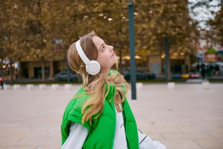 Мода на ретро: жители Башкирии переходят на полноразмерные наушники