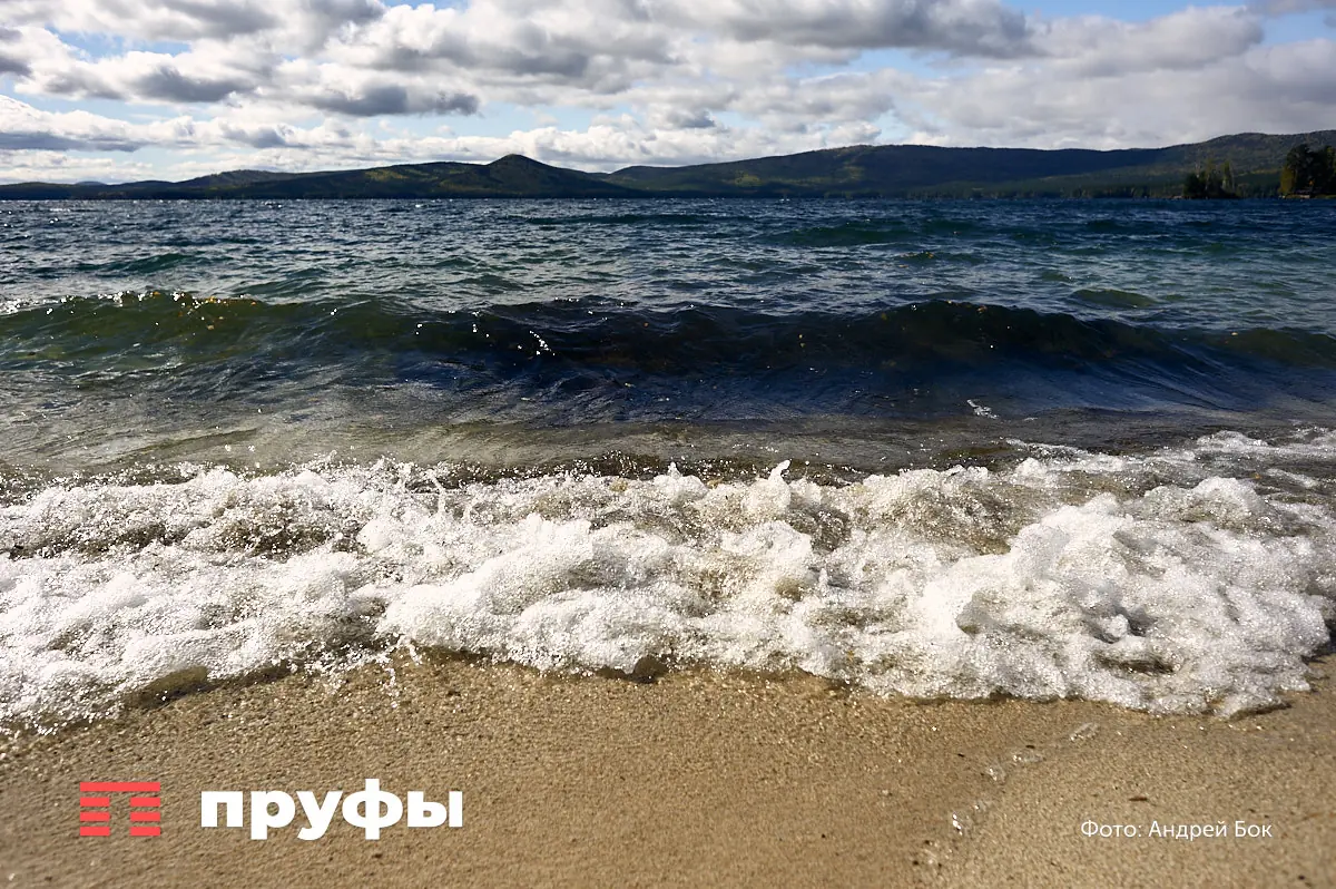 В Черном море горит нефть – пляжи закрыли. ВСУ атаковали африканское судно