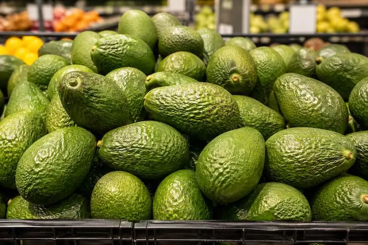 Какие процессы происходят в нашем организме, когда ешь авокадо каждый день