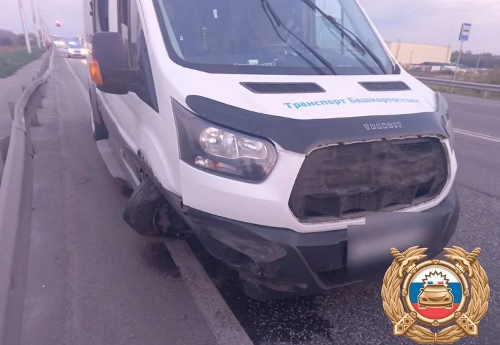 В Уфе пострадали пассажиры автобуса в аварии