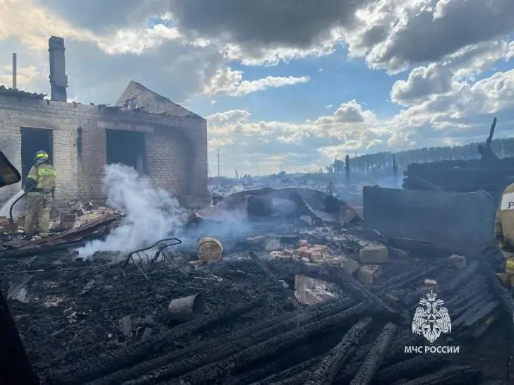 Три семьи остались без крыши над головой после пожара в Башкирии