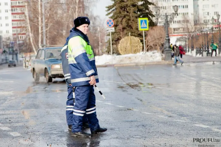 Можно ли включать «противотуманки» днем? Объясняем, чем обернется неприятное нарушение для водителя