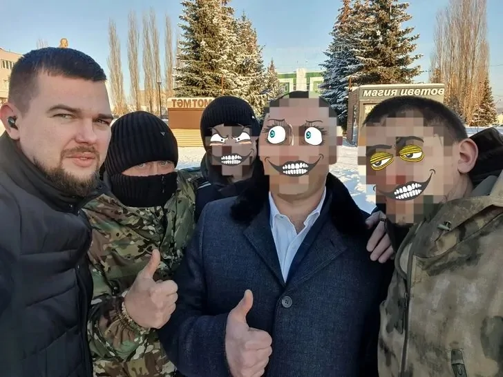 «Пошлятина». Россияне осудили депутата из Башкирии, прикрывшего лица мобилизованных упоротыми смайлами