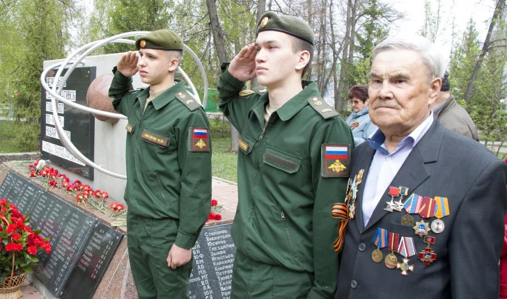 В Стерлитамаке возложили цветы к памятнику ликвидаторам аварии на Чернобыльской АЭС