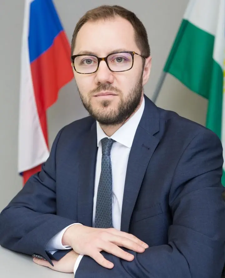 Вчерашний «главврач-студент» и обладатель Мерседес Бенц: чем известен новый министр здравоохранения Башкирии