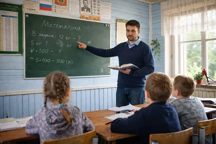 Ты – школьный учитель и это твое будущее: нищенская ЗП, 8 уроков в день и предъявы родителей