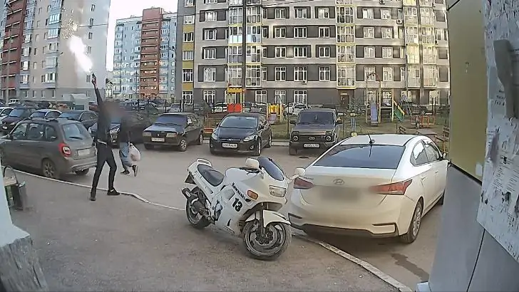 Во дворе дома в Уфе пьяный открыл стрельбу из пистолета