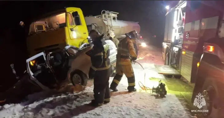 В Башкирии легковушку разорвало от удара с КамАЗом: все пассажиры погибли