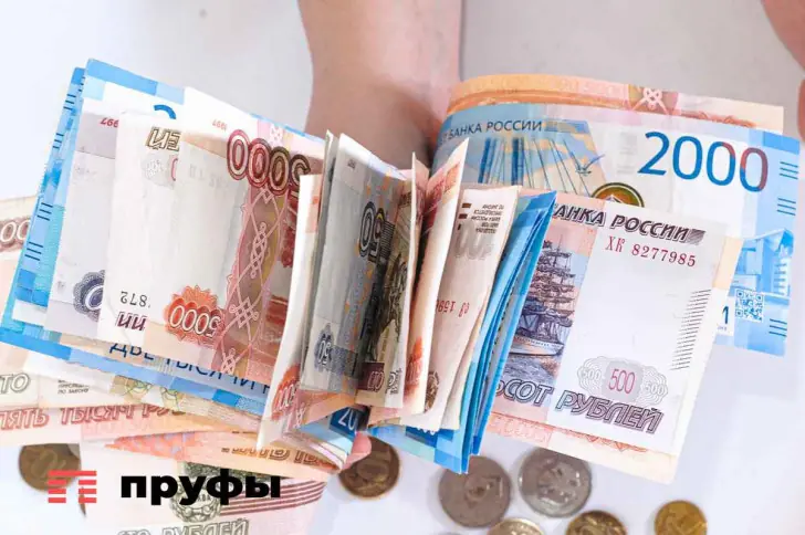 Рубль под угрозой: новая волна девальвации может превратить сбережения в бумажки