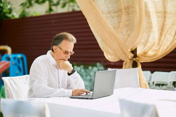 В Башкирии всё больше людей старше 55 лет осваивают ИИ