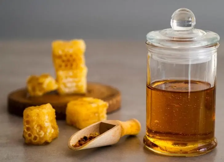 Мёда не будет: Минсельхоз прогнозирует 2025 год как неурожайный для пчеловодства