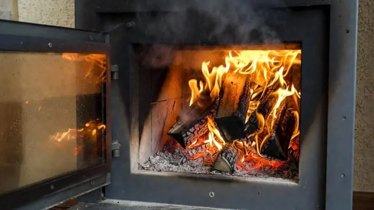 Почему северяне используют мокрые дрова вместо сухих