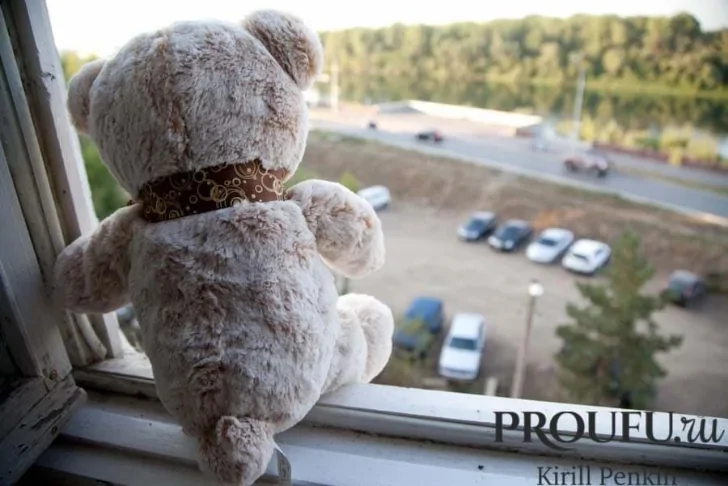 Под Уфой трехлетний мальчик выпал из окна