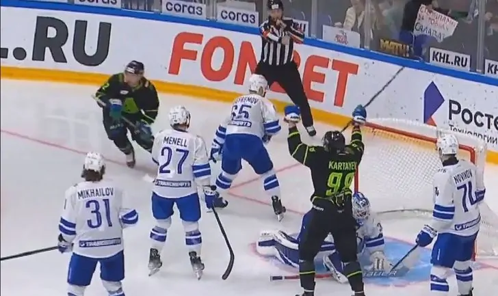 «Салават Юлаев» вновь теряет преимущество в две шайбы (видео голов)