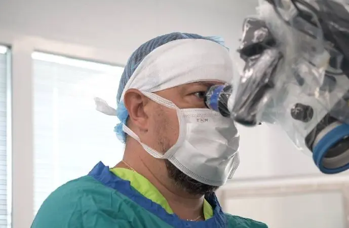 Московские нейрохирурги удалили редкую опухоль спинного мозга длиной 6 сантиметров