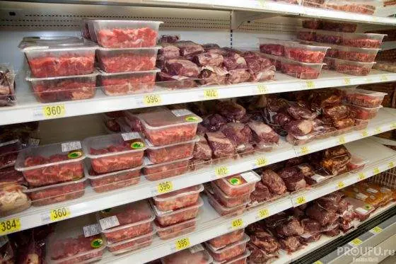 Раскрыта тайная схема массовой продажи тухлого мяса для полуфабрикатов: что известно