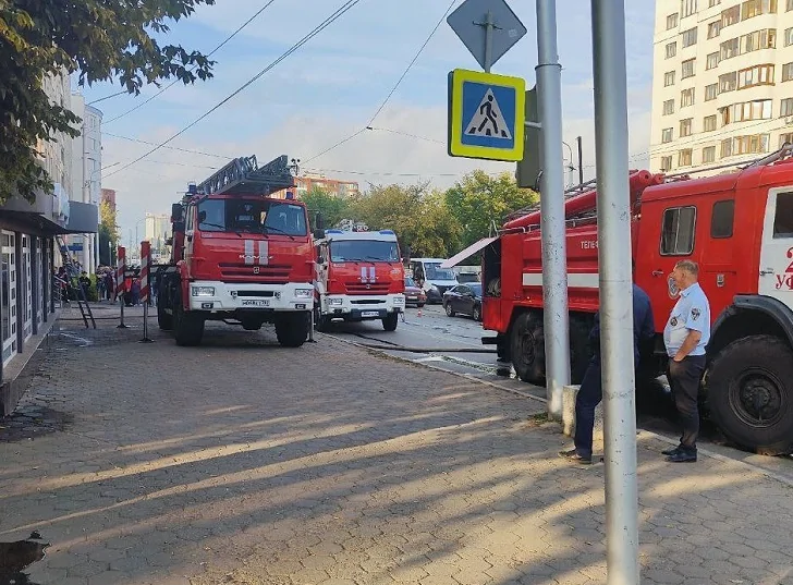 В центре Уфы экстренно эвакуировали 100 человек